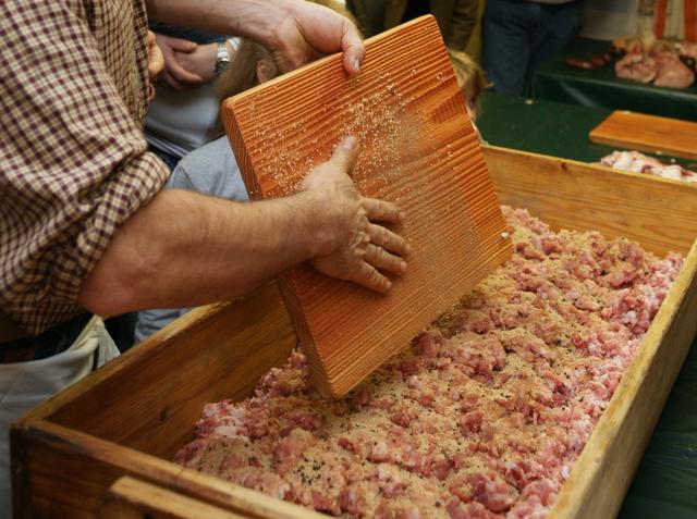 Sabato a Ornicala festa del maiale