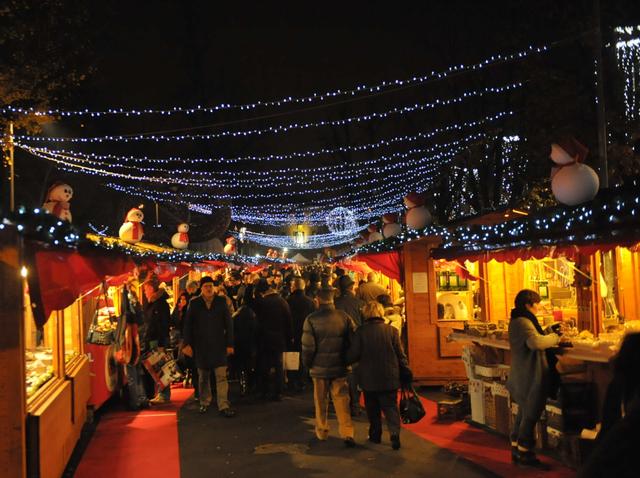 In piazzale Alpiniil Villaggio di Natale