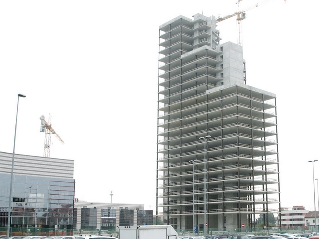 Grattacielo incompiuto di Desio,il tribunale fa ripartire il cantiere
