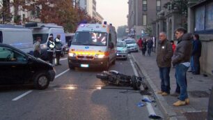 Seregno: incidente a tre,ferito sedicenne su scooter