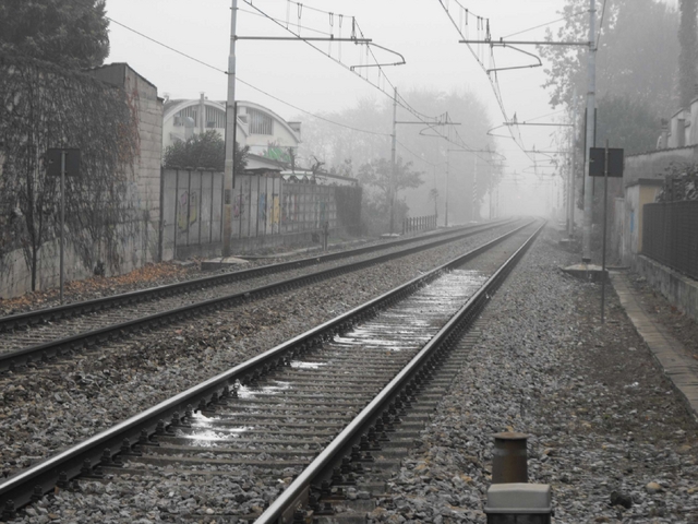 Suicida sotto il treno a BovisioTraffico bloccato, bus sostitutivi