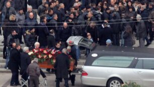 Desio, i funerali di VivacquaIndagini, aperte tutte le piste