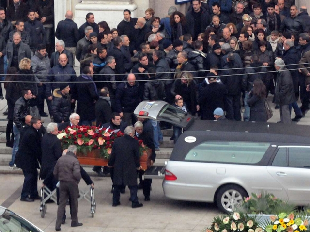 Desio, i funerali di VivacquaIndagini, aperte tutte le piste