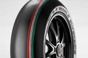 Superbike, pneumatici tricoloriper la superpole del gp di Monza