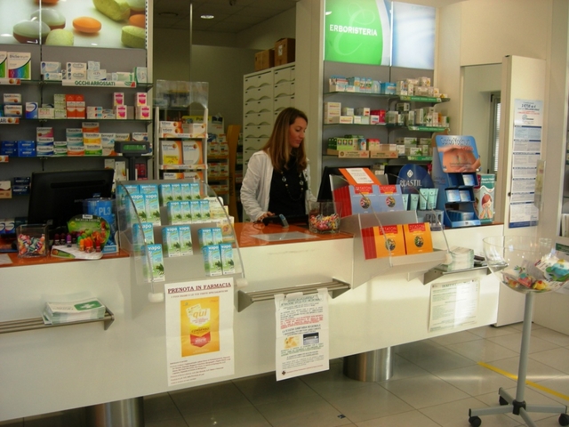 Cesano, troppe rapine in farmaciaArriva la guardia, si chiude alle 18
