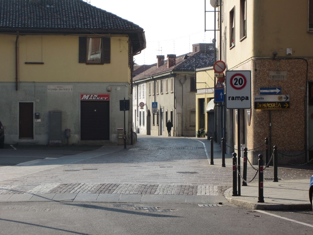 Sovico: 20 km/h in centroBici contromano, che pericolo