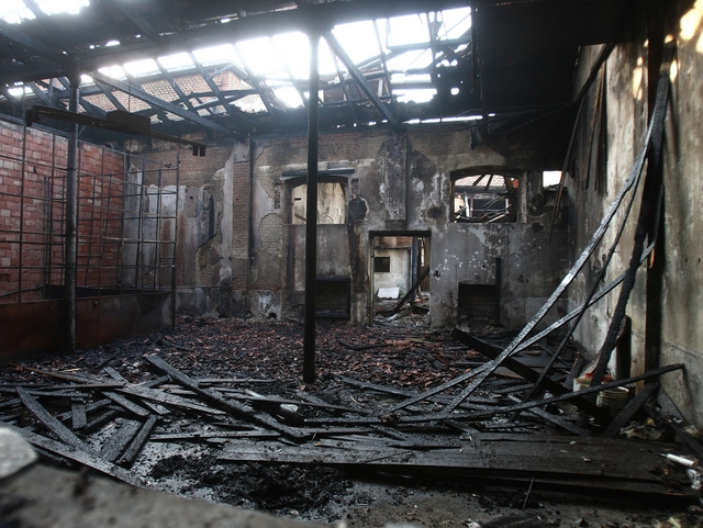 Incendio all’ex casa delle asteDentro decine di materassi