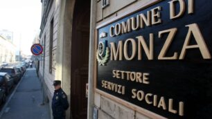 Monza: i dipendenti protestanoper i servizi sociali in viale Stucchi