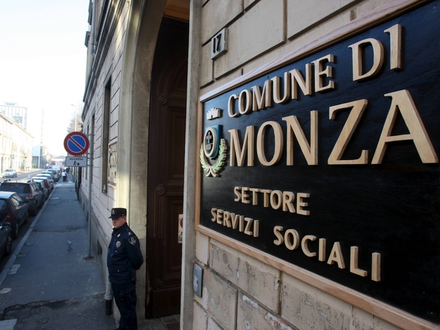 Monza: i dipendenti protestanoper i servizi sociali in viale Stucchi