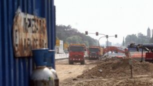 Rubano il gasolio dalle ruspedi viale Lombardia: arrestati