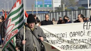 Blocco dei cancelli e scioperoalla Bames di Vimercate