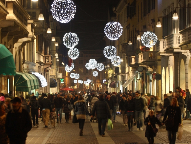 Monza, assalto al centroper lo shopping natalizio