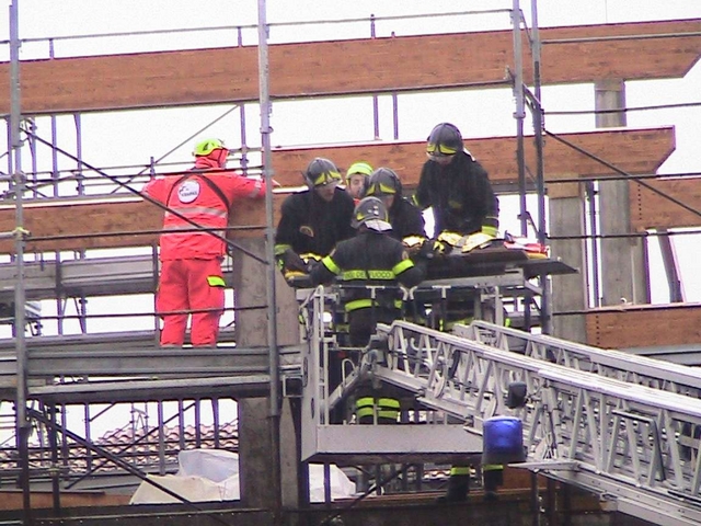 Incidente sul lavoro in cantiereBernareggio, grave un operaio