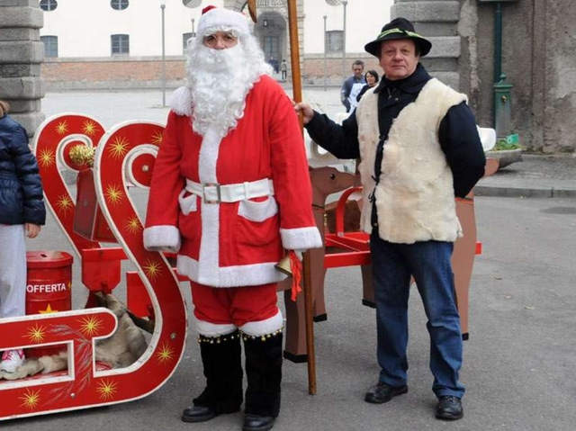 Vuoi Babbo Natale a casa tua?Chiamalo, arriva per solidarietà