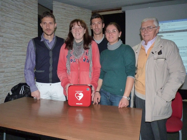 Vedano: scuola media, c’è il nuovo defibrillatore