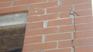 “Il Comune di Desio fa schifo”Il sindaco tra crepe e infiltrazioni
