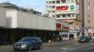 Seregno: tenta furto di ciboe morde cassiera che la ferma