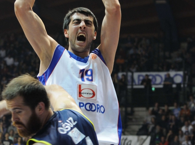 Cantù, violato il PalaDesio
Eurolega: passa il Fenerbahce