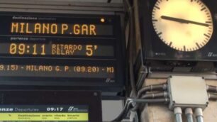 I display si mangiano i minutiLa beffa del ritardo dei treni