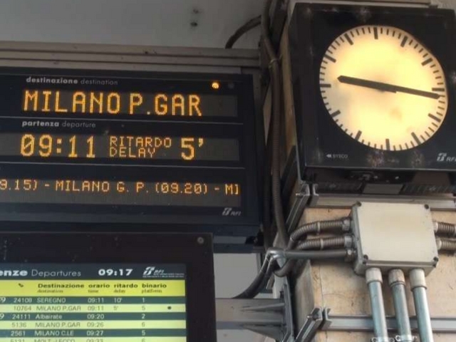 I display si mangiano i minutiLa beffa del ritardo dei treni