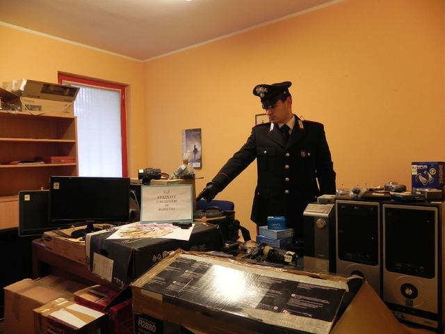 Albiate, blitz dei carabinieri:recuperata refurtiva, 5 denunce