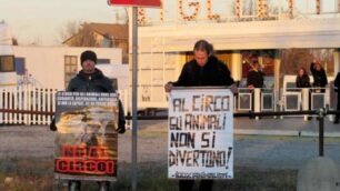 Blitz degli animalisti al circoSabato di protesta a Seregno