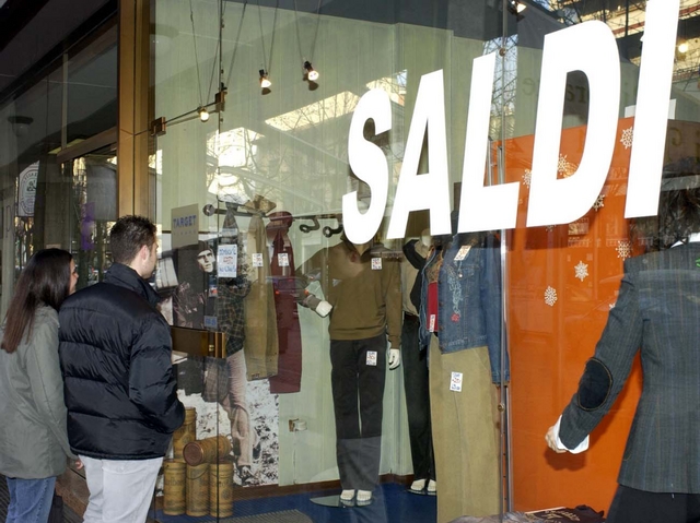 Sabato 5 partono i saldi invernaliAllerta Codacons: truffe sui prezzi
