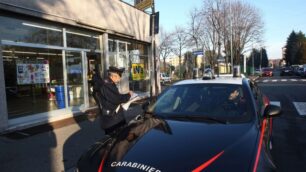 Monza: rapina il super, braccatonasconde bottino sotto un’auto