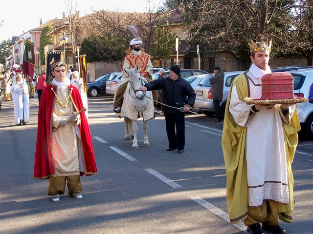 Seregno: il corteo dei magivenerdì ha invaso la città