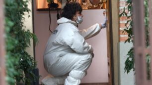 Vimercate, omicidio di via AdigePer le indagini la pista è familiare