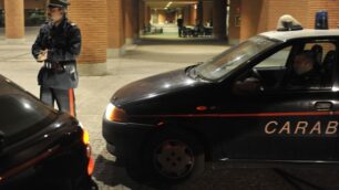 Seregno, otto colpi contro autoGravemente ferito trentenne