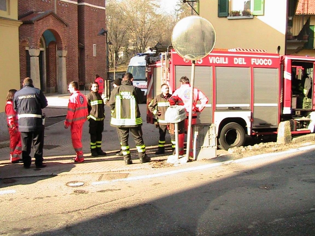 Triuggio: «Casa va a fuoco»Solo rami secchi nella stufa