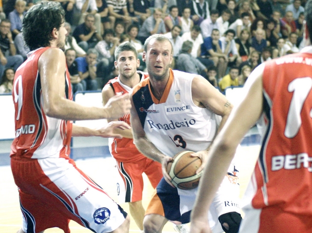 Basket, Rimadesio stravincema perde capitan Marinò