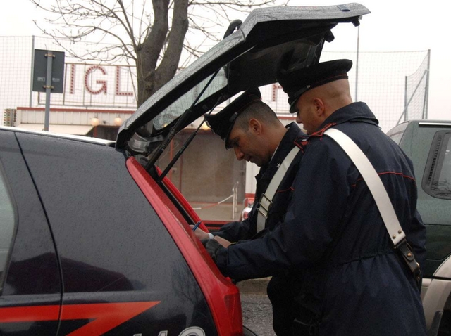 Cerca di rubare in casa a BelluscoLadro albanese preso dopo la fuga