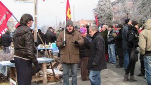 Manifestazione davanti a YamahaContinua la lotta degli operai