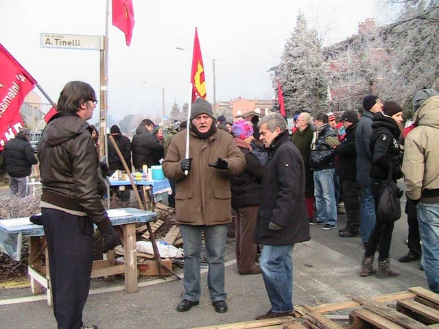 Manifestazione davanti a YamahaContinua la lotta degli operai