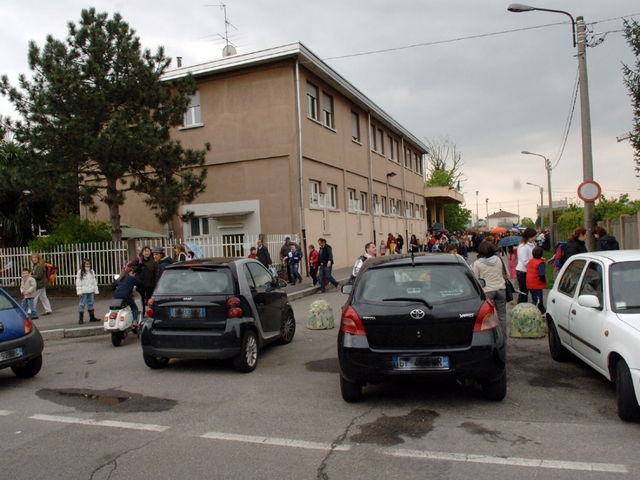 Cesano, forte odore di gasEvacuata la scuola Rodari