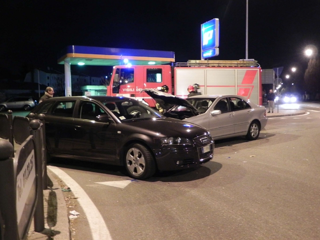 Lissone, crash tra tre autoGiovane autista in ospedale