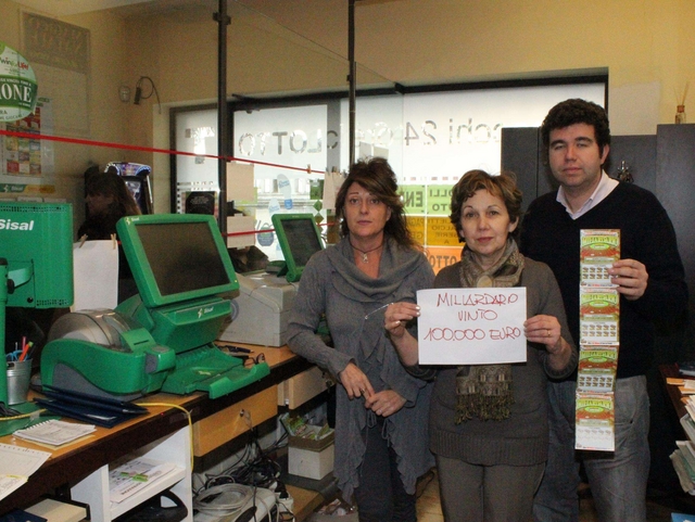 Gratta e vinci fortunato a SeregnoLa fortuna bacia: 100mila euro
