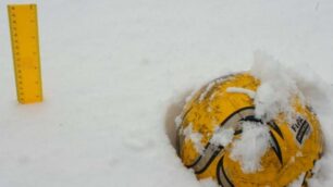 Neve e ghiaccio intralciano il giocoIl calcio regionale resta fermo