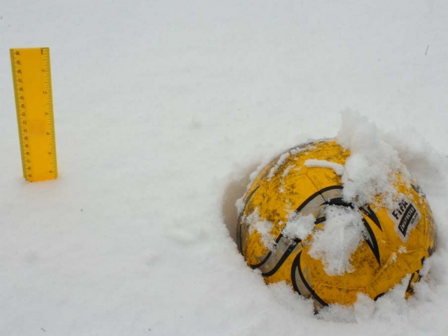 Neve e ghiaccio intralciano il giocoIl calcio regionale resta fermo