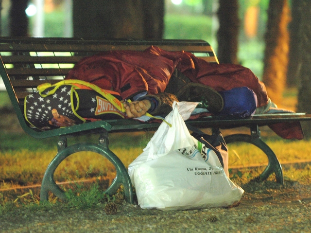 Clochard rischia l’assideramentoSalvato dal custode di un parco