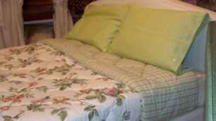 Lissone, camera da letto in cantinaCoppia sfida l’umidità e le regole