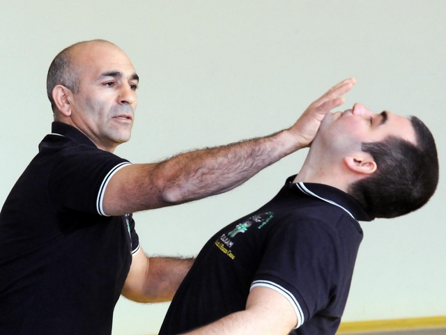 Corsi di autodifesa per i ghisaA Carnate scuola di Krav maga