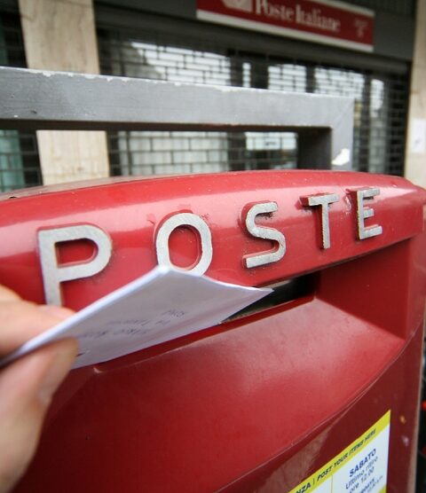 Muggiò, le Poste sotto accusa:da due settimane senza lettere