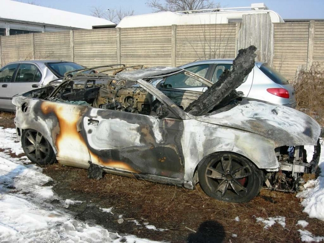Lazzate, 23enne di Barlassinamuore nella sua auto in fiamme