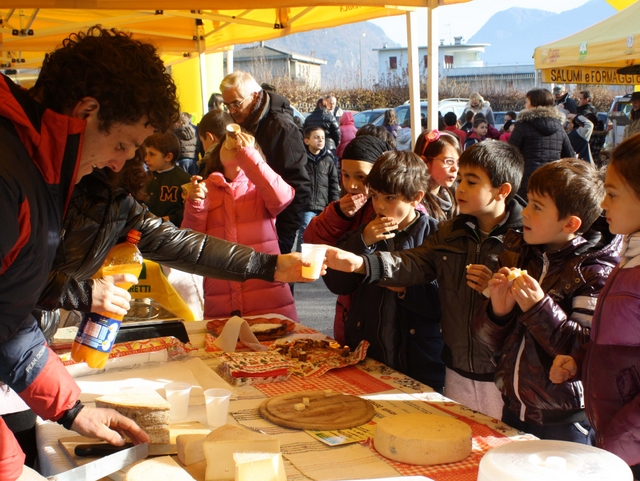 San Valentino a Desio e Padernocon un cuore di formaggio