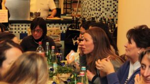 Avsi, pizzata con cento donne:raccolti 1700 euro per beneficenza