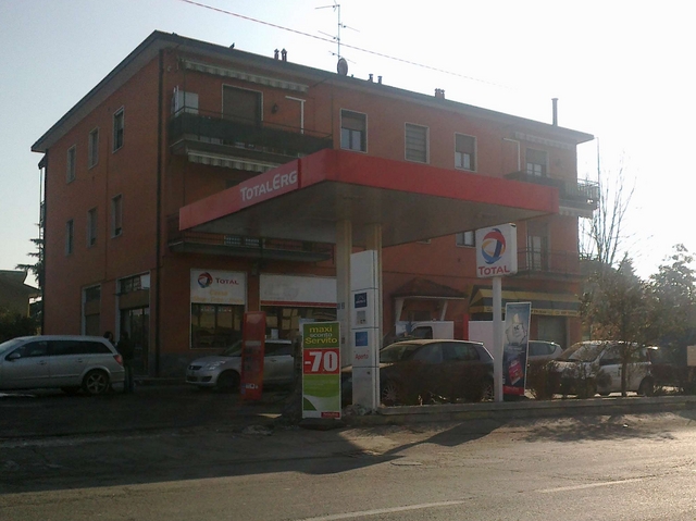 Benzina con acqua al distributoreAuto in panne e scattano denunce