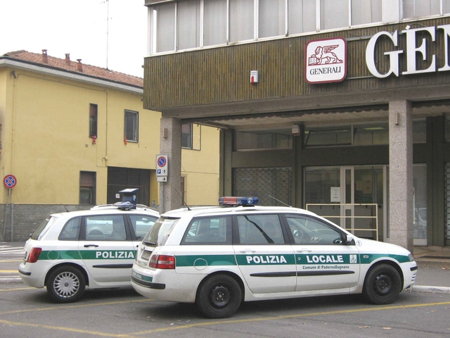 Paderno, tampona auto dei vigiliConstatazione poco amichevole